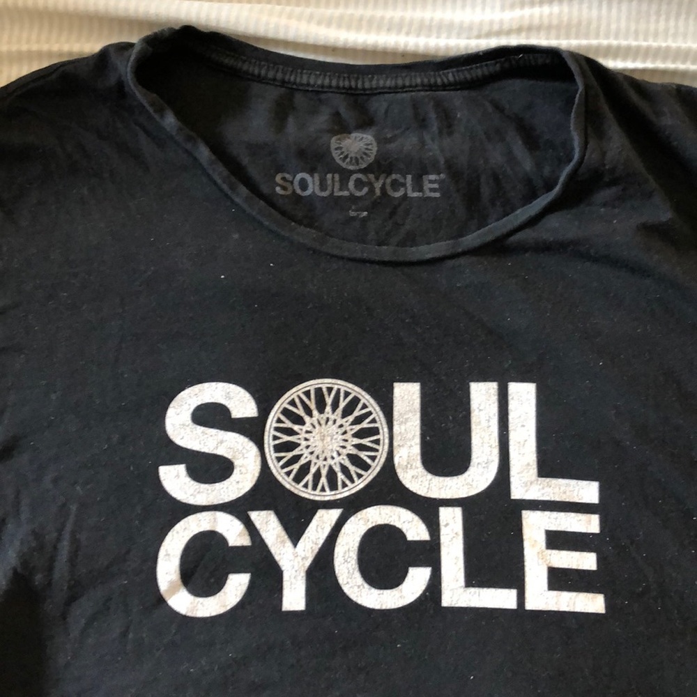 Large women’s SoulCycle shirt